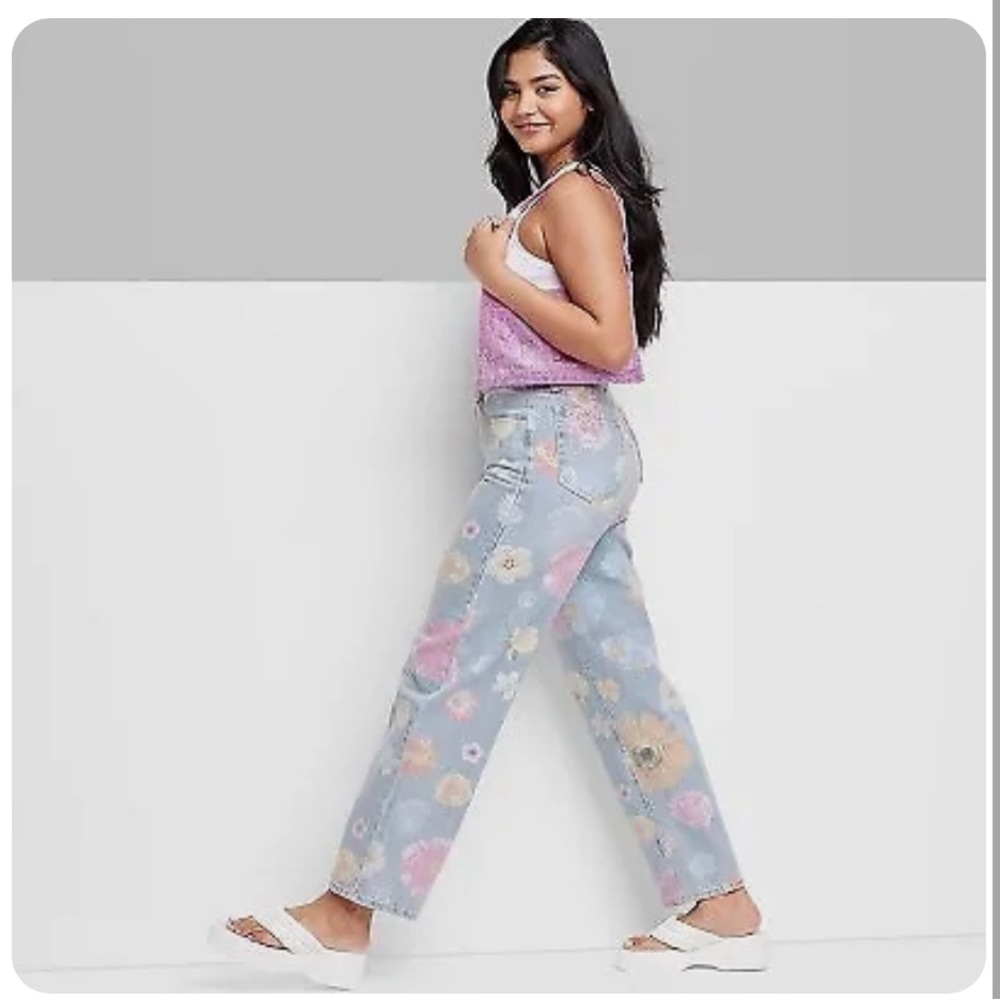 New without tags! Wild Fable Floral Mom Jeans 🌸🌷🌼